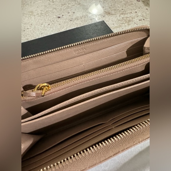 Prada saffiano leather wallet - Picture 8 of 10